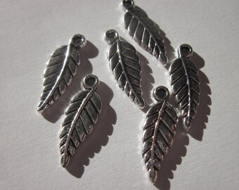 6 reversible metal feather charms (1965)