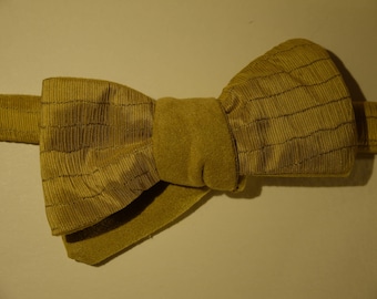 Bow tie reversible man