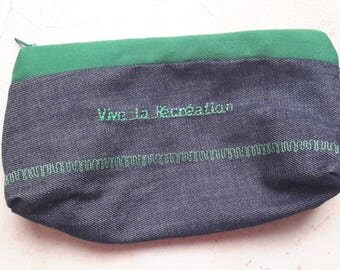 Pouch with inscription "live the recreation"