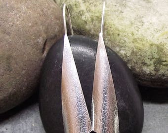 Leaf design silver earrings