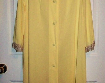 Vintage 1960s Ladies Yellow Housecoat Robe Medium Only 5 USD