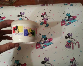 VTG DISNEY 90s Minnie Mouse Contact paper nwt. Comes with FREE vtg minnie mouse container