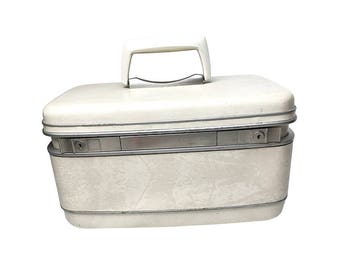 Vintage midcentury Samsonite Silhouette train case / make up case