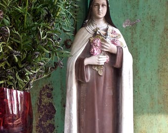 Statue en plâtre coloré de Sainte Thérèse patronne des fleuristes