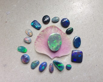 Gorgeous Parcel of Australian Black Opal from Lightning Ridge - 17 Opals with a total weight of 24.50 Carats - Video Included !