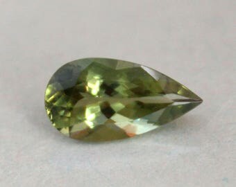 Gorgeous 4.30 Cts. Leaf Green Apatite Gemstone pear cut loose gemstone