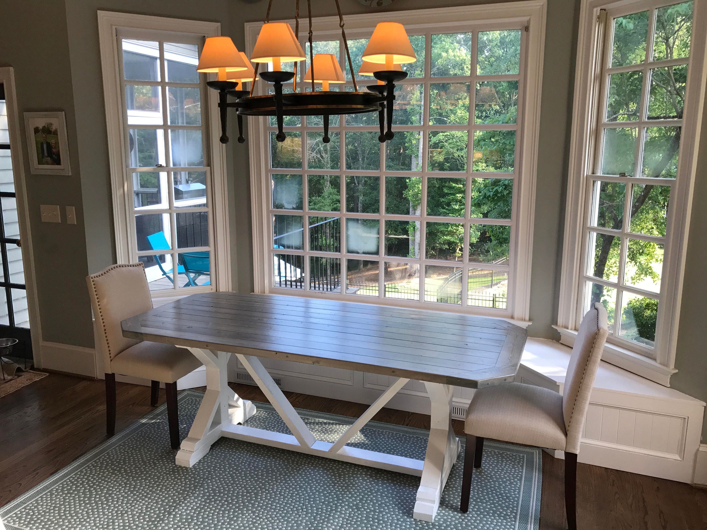 bay window seating in kitchen table