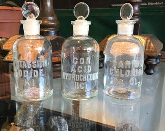 Antique bottle of laboratory glass stopper, bottle embossed, rest only barium