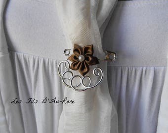 Brooch with Brown satin flower