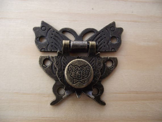 1 suitcase lock, antique bronze butterfly. 5.1 cm x 4.6 cm by ValerieB84 steampunk buy now online
