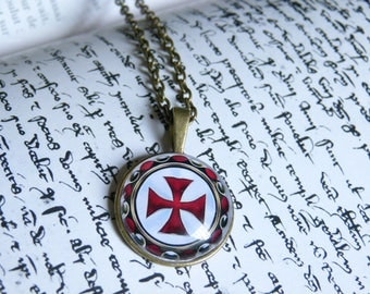 A beautiful necklace with a glass cabochon 25 mm Templar cross