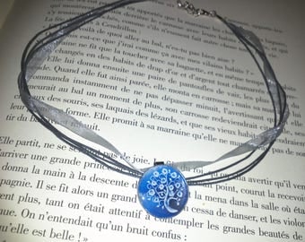 Organza necklace and its blue and white tree of life Locket
