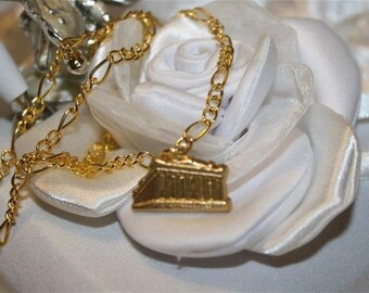 Acropolis chain necklace