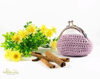 Lilac and white coin purse made of crochet with shiny silver metal closure clip clap