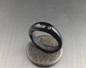 Black glass with cubic zirconia size 58