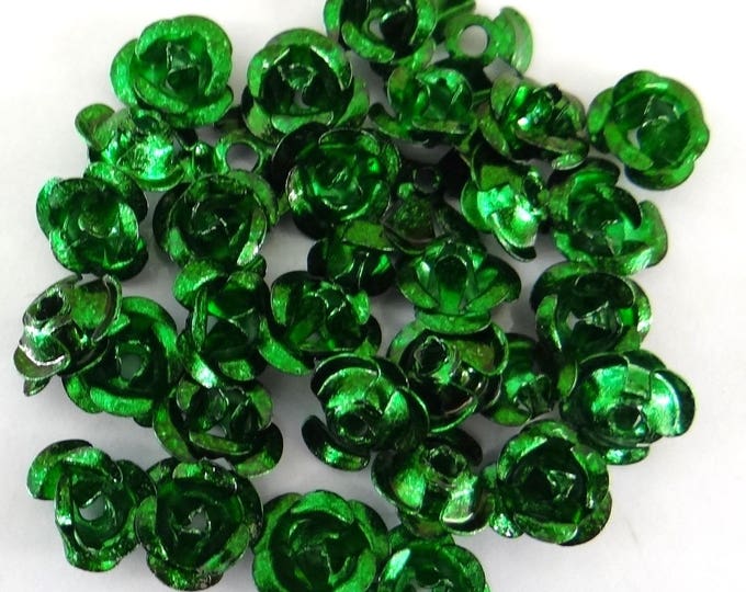 100 green colored 6 mm pfm021 metal flower beads