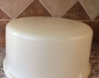 Tupperware Cake Carrier