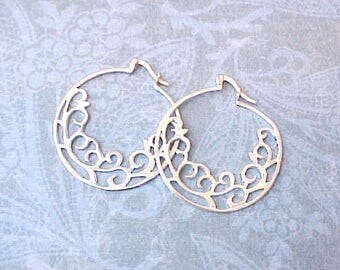 Beautiful Pair of Vintage Sterling Silver Gypsy Hoop Earrings