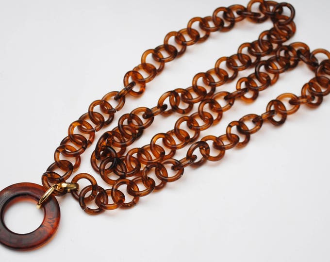 Tortoise shell lucite Link Necklace - plastic brown chain - Circle pendant - gold metal