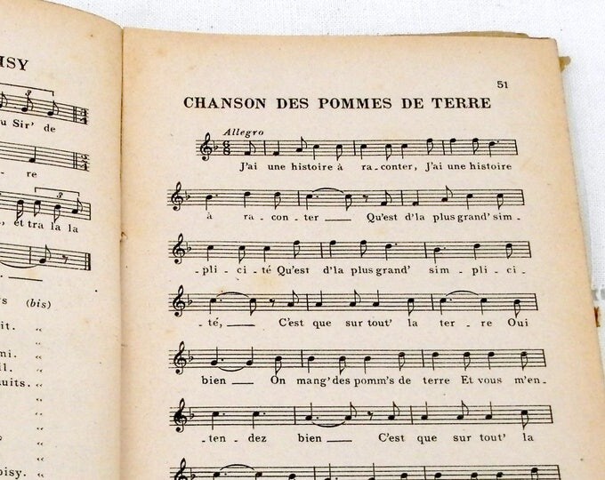 Vintage French Song Book " La Cle des Chants" 100 Songs lyrics Verse and Music Scores from 1940s, Sheet Music from France, Brocante Singing