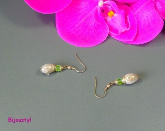 Pearl Earrings "Delicate" fantasy magical ivory and green faceted