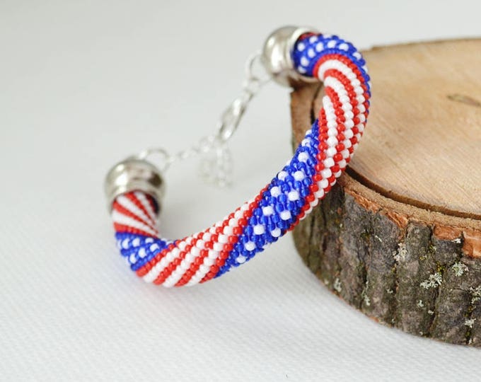 4th of July USA Flag Bracelet American Flag Bracelet Beaded Bead Crochet Patriotic Independence Day Bracelet Gift for Her Beadwoven Bracelet