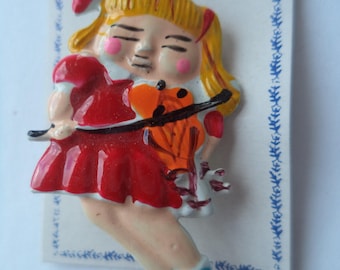 Vintage Cute Plastic Violin Player Brooch/Pin Lightweight