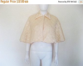 25% off SALE Vintage Peach Quilted Capelet / Cape