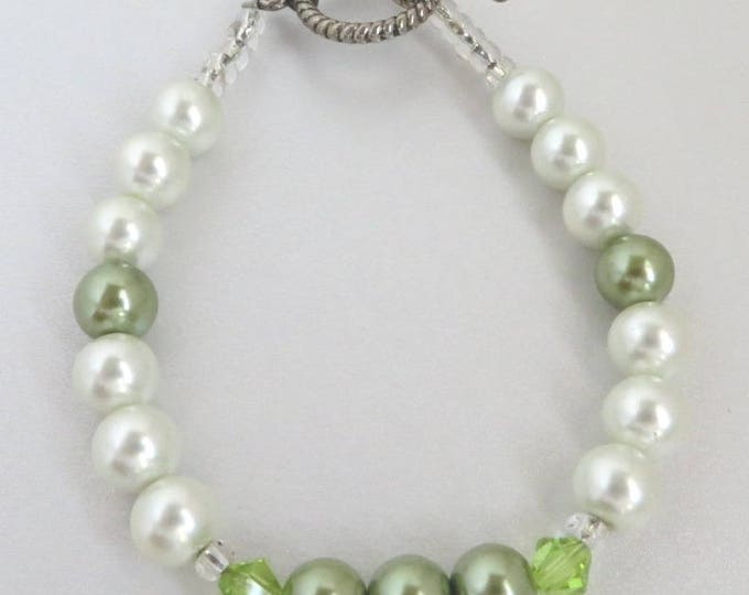 Vintage Bracelet - Green & White Faux Pearl Bracelet, Pearl and Beads Toggle Bracelet
