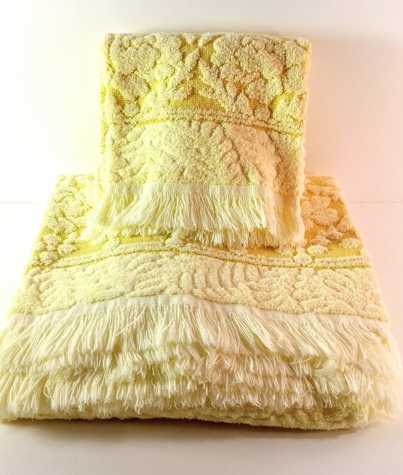 Vintage Cannon Royal Family Pastel Yellow 2 Piece Sculpted