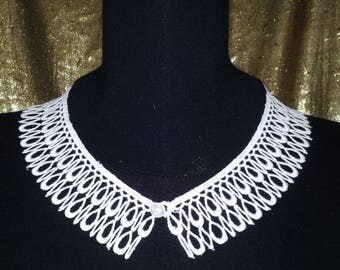 White lace Peter Pan collar (1960's)