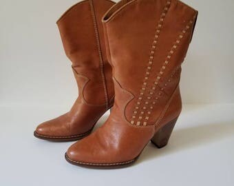 Vintage Tan Cowboy Boots / Size 7 / Dakota / Leather Boots / Boho Cowboy Boots