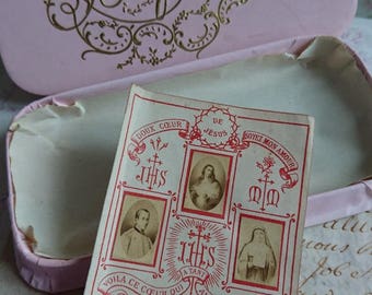Adorable antique French pink bon bon box chocolaterie box BAPTEME with Sacre Coeur prayer card c1890