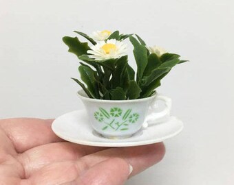 Kitschy Retro Mini Teacups with Plastic Daisies / Set of 4 / Kitschy Kitchen Decor / Teacup Miniatures