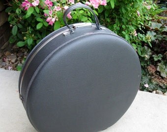 Round train case -American Tourister Tiara- with KEY -SUPER NICE -overnight case -charcoal gray -retro luggage- round suitcase -travel case