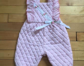 Vintage 1980s Baby Infant Girls Pink Polka Dot Quilted Rose Ruffle Overalls Romper Outfit! Size 6-12 months