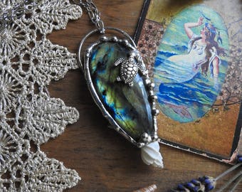 Sea Turtle Labradorite Necklace // Sea shell // Mermaid // Gypsy // Boho // Hippie // Bohemian // Beach // Nature Inspired Jewelry