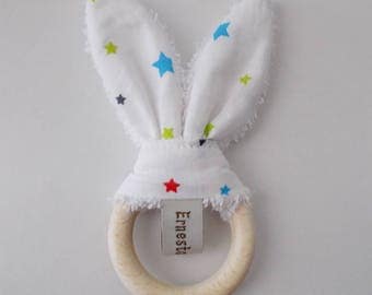 Hochet Lapin /Anneau de dentition en bois de hêtre et coton mes jolies étoiles dans la neige