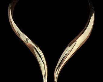 CURVED METAL CHOKER - Necklace