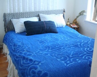 Vintage Blue Chenille Bedspread / Fringed Blue Full Bedspread / Chenille Bedspread Full / Royal Blue Blanket / Boho Bedding / Coverlet