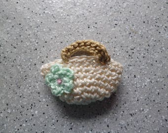 Mini sac au crochet réalisé à la main au crochet en coton écru.