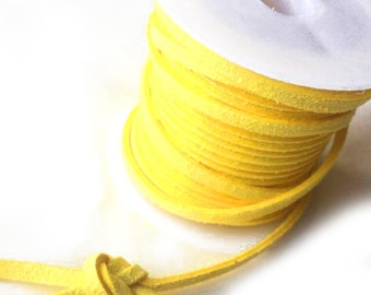 Suede lace / yellow /largeur 3mm cut 50 cm
