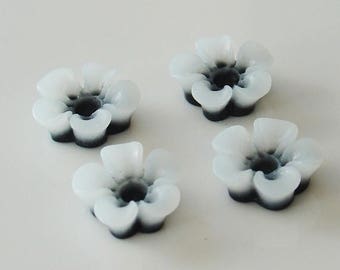 20% Off Sale 13mm Resin Two-Tone Flower Cabochons - Black and White20 Pieces - LCRB773Y-BW