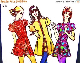 on SALE 25% Off 1970s Dress Pattern Misses size 10 Simplicity Pattern MOD Top with Shorts, Hot Pants Sewing 70s