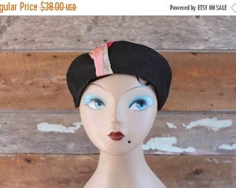 SALE 1940s hat | 40s perch hat | black and pink | chapeau 1940
