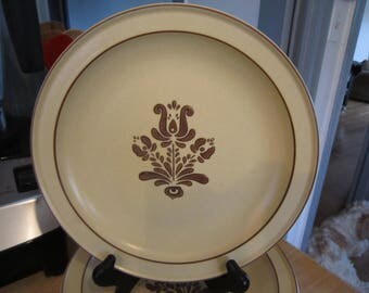 Pfaltzgraff Village Luncheon Plate
