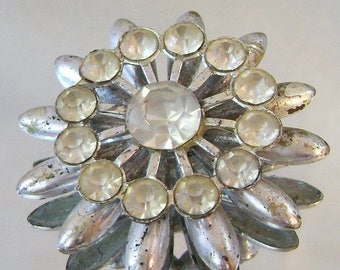 SALE Vintage Rustic 1940s Rhinestone Brooch. Pot Metal and Rhinestone Pin. Wedding Flower Brooch. Star Mum Brooch.