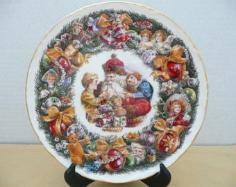 Royal Albert Bone China "Christmas Garland" Decorative Christmas Plate by Neil Faulkner, Victorian Christmas Scene, Made in England