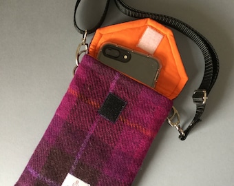 Handy phone purse with long strap and pocket for keys, cards etc.