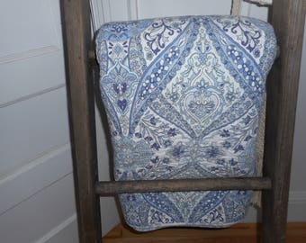 Cynthia Rowley - REDUCED - Beautiful blue and white paisley shabby chic queen size quilt, beautiful condition for home or cottage use.